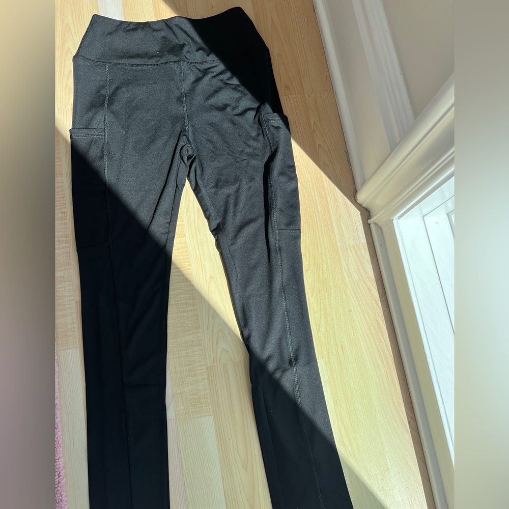 Black leggings with side pockets